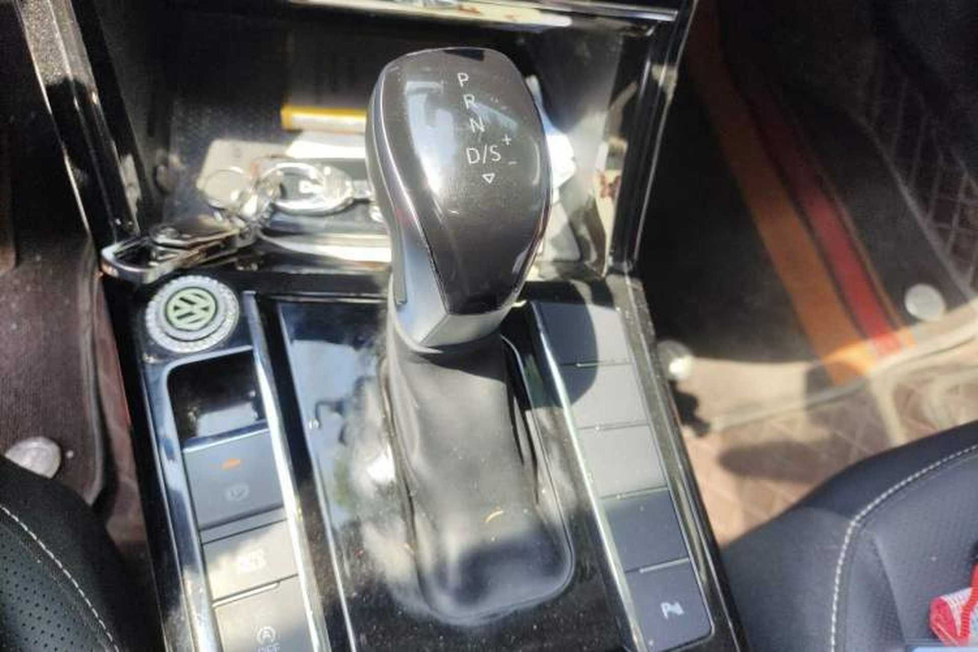 Used Volkswagen Passat 2024 380TSI Starry Dragon Edition Gear Lever