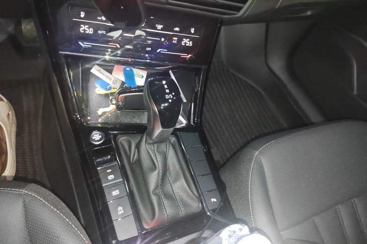 Used Volkswagen Passat 2024 380TSI Starry Dragon Edition Gear Lever