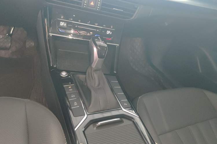 Used Volkswagen Passat 2024 330TSI Elite Edition Gear Lever