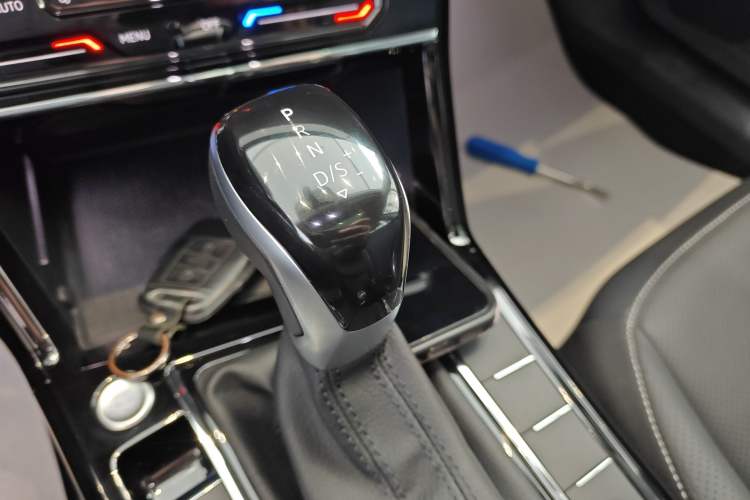 Used Volkswagen Passat 2024 380TSI Dragon Edition Gear Lever