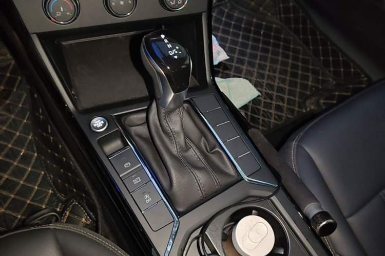 Used Volkswagen Passat 2024 280TSI Business Edition Gear Lever