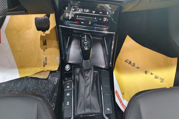 Used Volkswagen Passat 2024 380TSI Dragon Edition Gear Lever