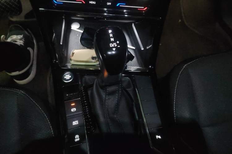 Used Volkswagen Passat 2024 330TSI Elite Edition Gear Lever