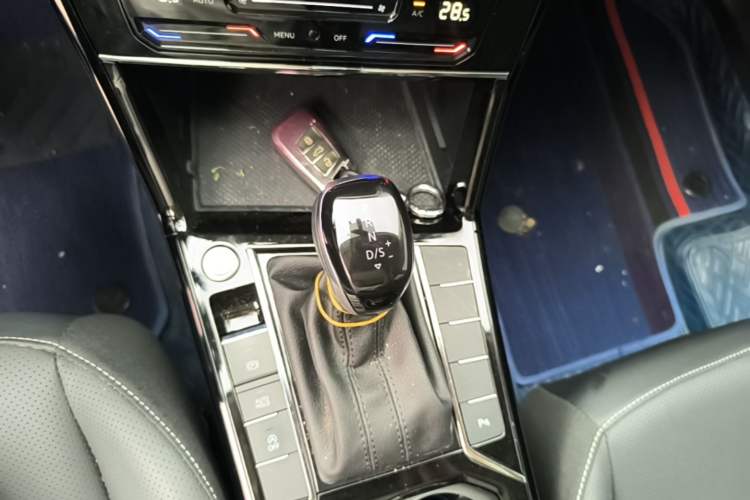 Used Volkswagen Passat 2024 330TSI Elite Edition Gear Lever