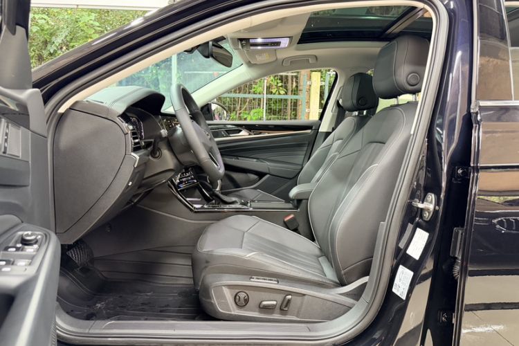 Used Volkswagen Passat 2024 380TSI Starry Dragon Edition Interior 1