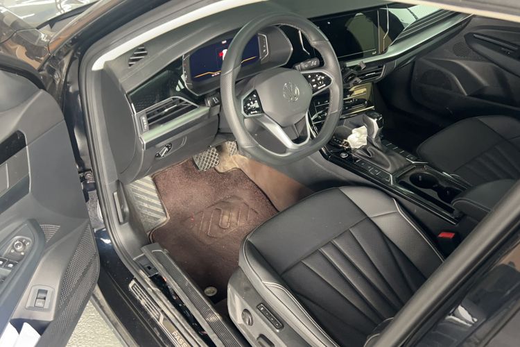 Used Volkswagen Passat 2024 330TSI Starry Elite Edition Interior 1
