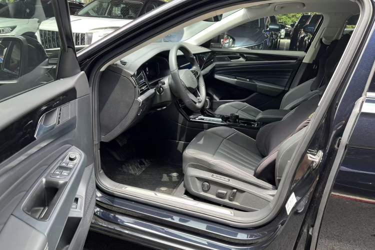 Used Volkswagen Passat 2024 380TSI Dragon Glory Edition Interior 1
