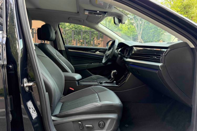 Used Volkswagen Passat 2024 380TSI Luxury Edition Interior 1