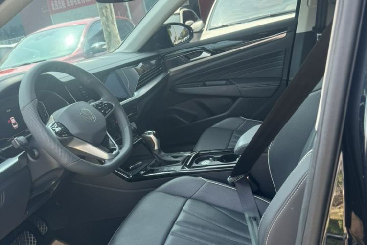 Used Volkswagen Passat 2024 330TSI Elite Edition Interior 1