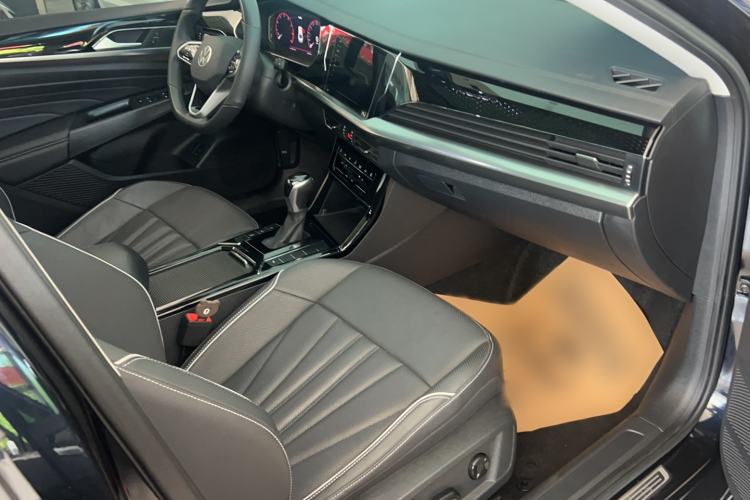 Used Volkswagen Passat 2024 380TSI Elite Edition Interior 1