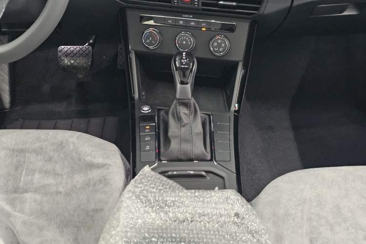 Used Volkswagen Passat 2024 280TSI Business Edition Interior 11