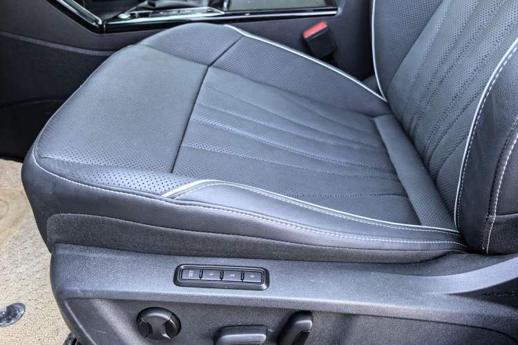Used Volkswagen Passat 2024 280TSI Elite Edition Interior 12