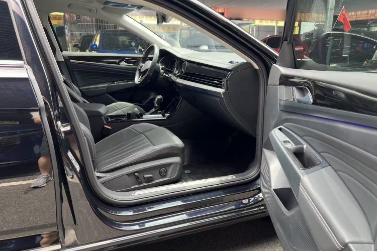 Used Volkswagen Passat 2024 380TSI Dragon Glory Edition Interior 2