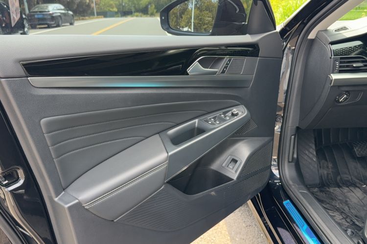 Used Volkswagen Passat 2024 380TSI Dragon Edition Interior 2