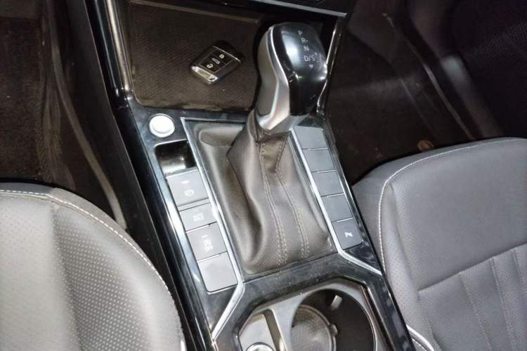 Used Volkswagen Passat 2024 380TSI Dragon Edition Interior 3