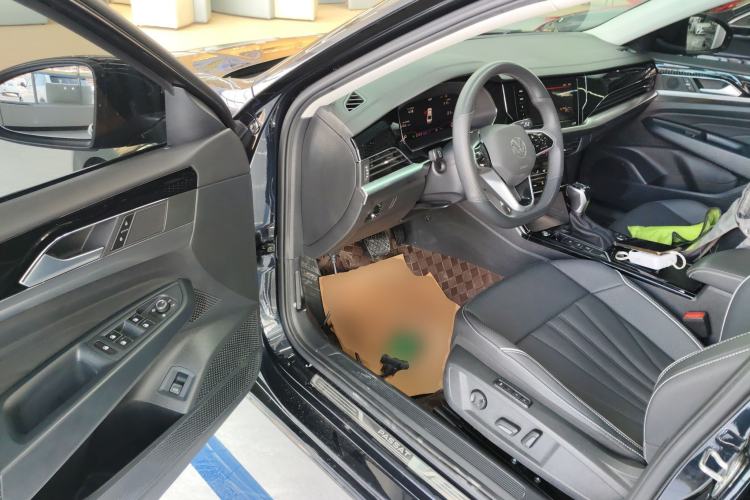 Used Volkswagen Passat 2024 330TSI Starry Elite Edition Interior 3