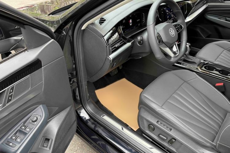 Used Volkswagen Passat 2024 380TSI Luxury Edition Interior 3