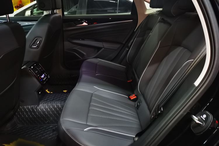 Used Volkswagen Passat 2024 380TSI Dragon Edition Interior 3