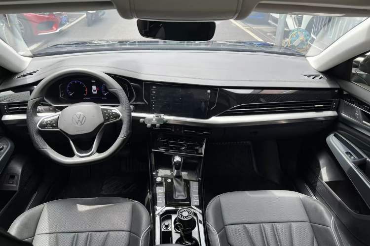 Used Volkswagen Passat 2024 380TSI Dragon Glory Edition Interior 3