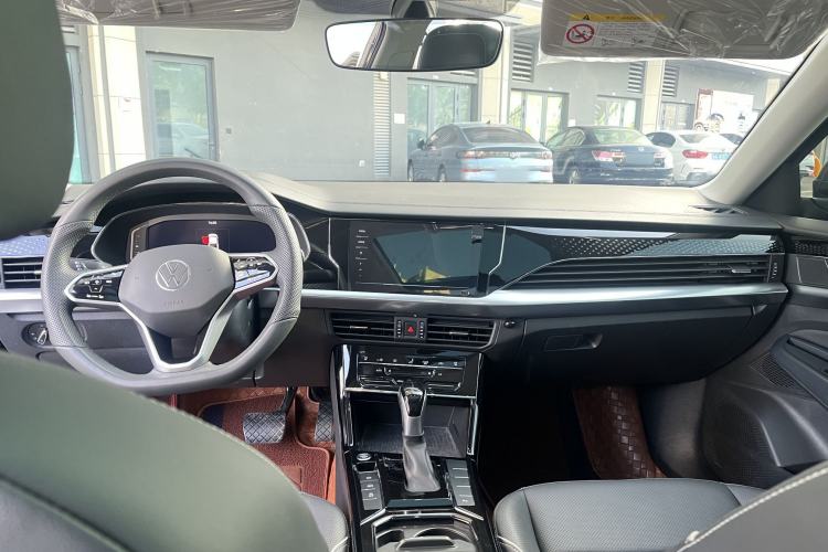 Used Volkswagen Passat 2024 380TSI Dragon Edition Interior 3