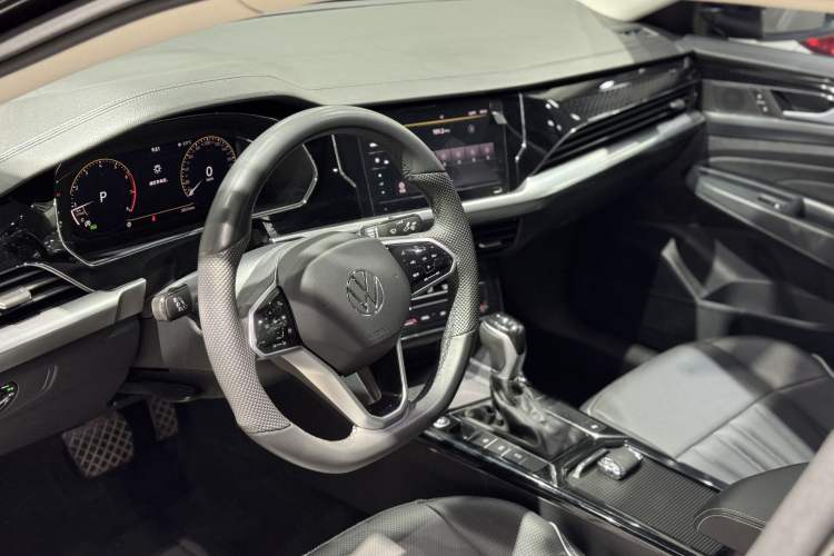 Used Volkswagen Passat 2024 330TSI Starry Elite Edition Interior 3