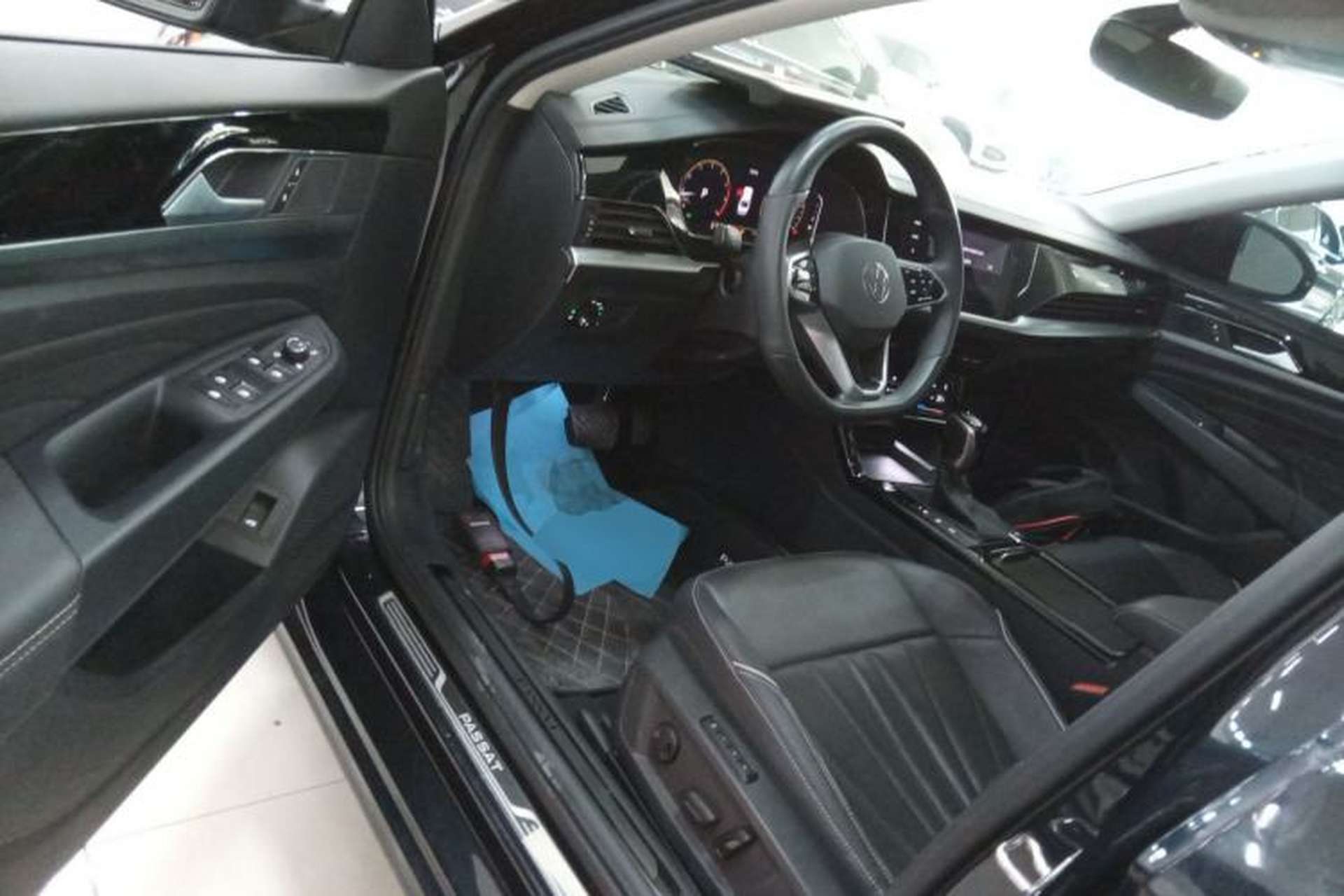 Used Volkswagen Passat 2024 330TSI Elite Edition Interior 3