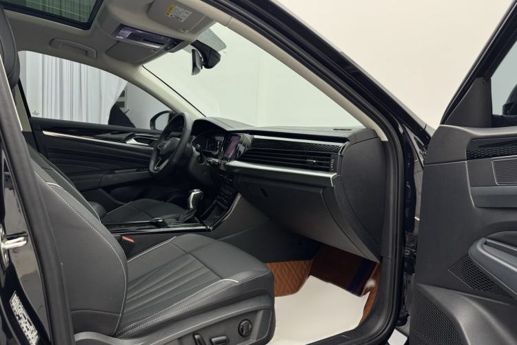 Used Volkswagen Passat 2024 330TSI Starry Elite Edition Interior 3