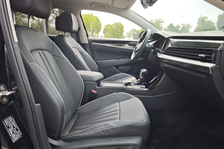 Used Volkswagen Passat 2024 380TSI Dragon Edition Interior 3