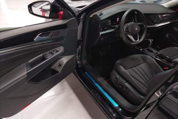 Used Volkswagen Passat 2024 380TSI Dragon Edition Interior 4
