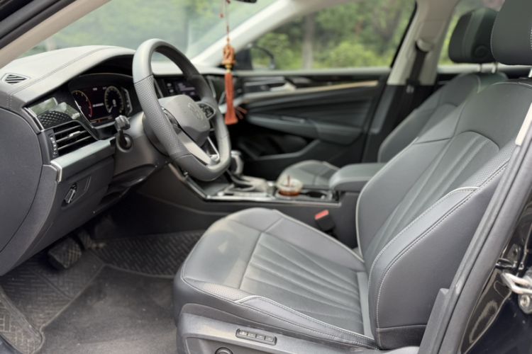 Used Volkswagen Passat 2024 380TSI Dragon Edition Interior 4