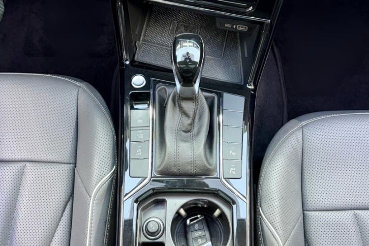 Used Volkswagen Passat 2024 380TSI Luxury Edition Interior 4