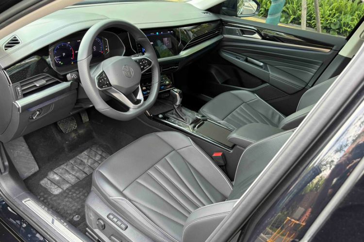 Used Volkswagen Passat 2024 380TSI Luxury Edition Interior 4