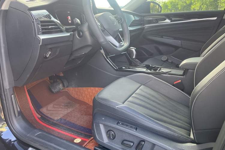 Used Volkswagen Passat 2024 380TSI Dragon Edition Interior 4