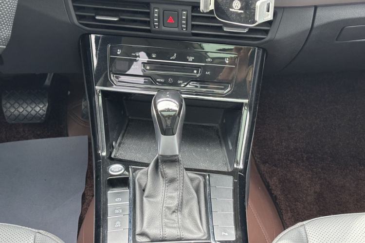 Used Volkswagen Passat 2024 330TSI Elite Edition Interior 4