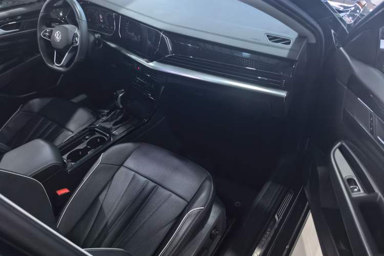 Used Volkswagen Passat 2024 380TSI Starry Elite Edition Interior 4