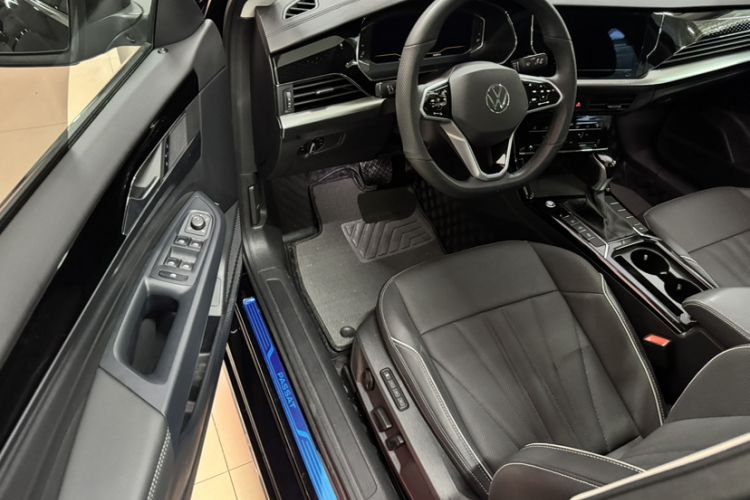 Used Volkswagen Passat 2024 380TSI Elite Edition Interior 4