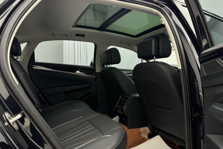 Used Volkswagen Passat 2024 330TSI Starry Elite Edition Interior 4