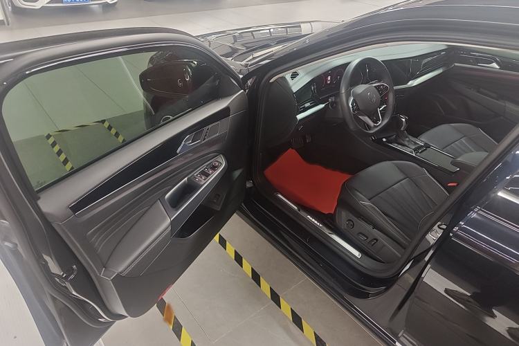 Used Volkswagen Passat 2024 380TSI Starry Luxury Edition Interior 4