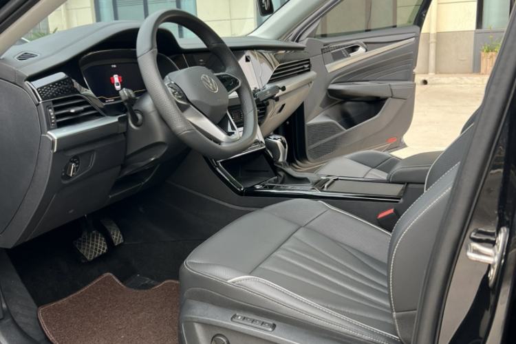 Used Volkswagen Passat 2024 380TSI Dragon Edition Interior 4