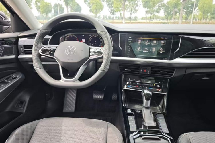 Used Volkswagen Passat 2024 380TSI Dragon Edition Interior 4