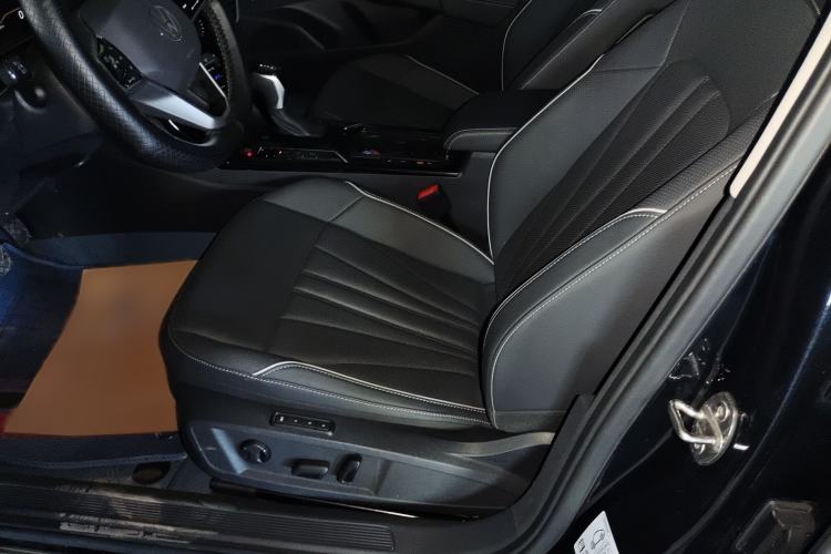 Used Volkswagen Passat 2024 330TSI Starry Elite Edition Interior 5