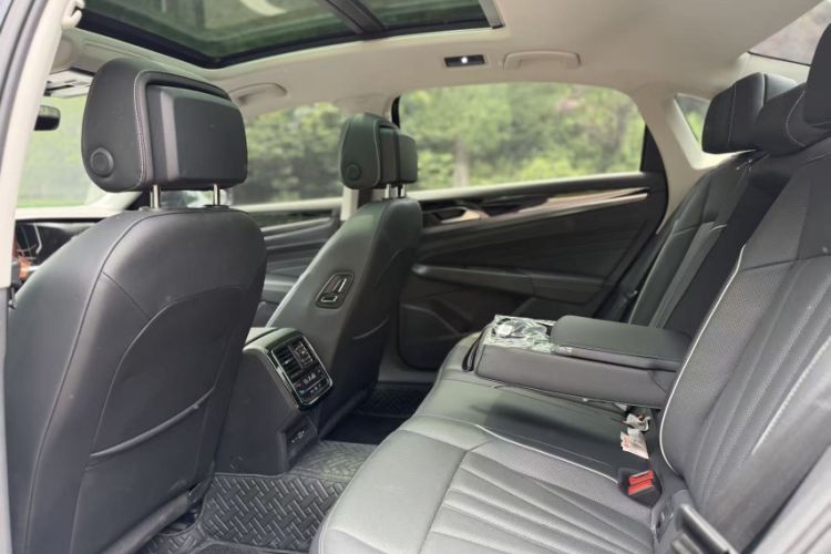 Used Volkswagen Passat 2024 380TSI Dragon Edition Interior 5