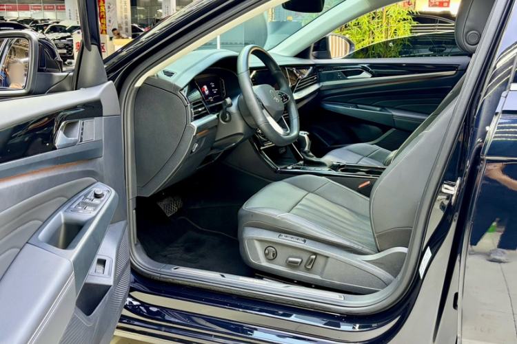 Used Volkswagen Passat 2024 380TSI Luxury Edition Interior 5