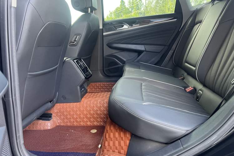 Used Volkswagen Passat 2024 380TSI Dragon Edition Interior 5