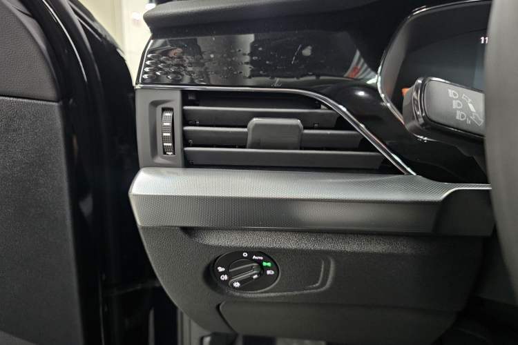 Used Volkswagen Passat 2024 280TSI Business Edition Interior 5