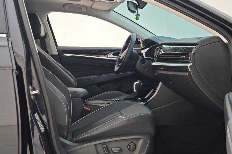 Used Volkswagen Passat 2024 380TSI Starry Dragon Edition Interior 5