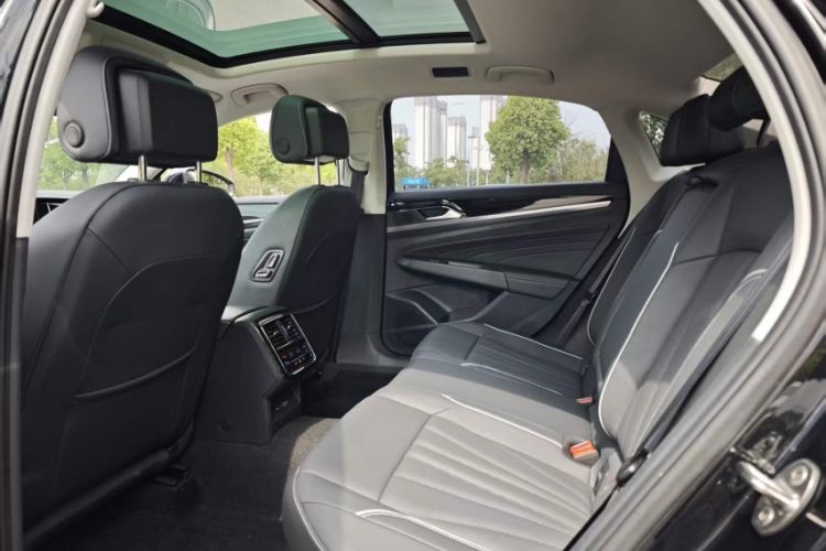 Used Volkswagen Passat 2024 380TSI Dragon Edition Interior 5