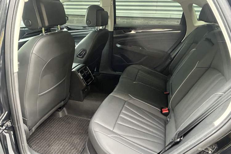 Used Volkswagen Passat 2024 380TSI Luxury Edition Interior 5