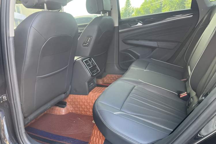 Used Volkswagen Passat 2024 380TSI Dragon Edition Interior 6