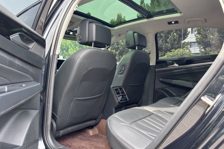 Used Volkswagen Passat 2024 330TSI Elite Edition Interior 6